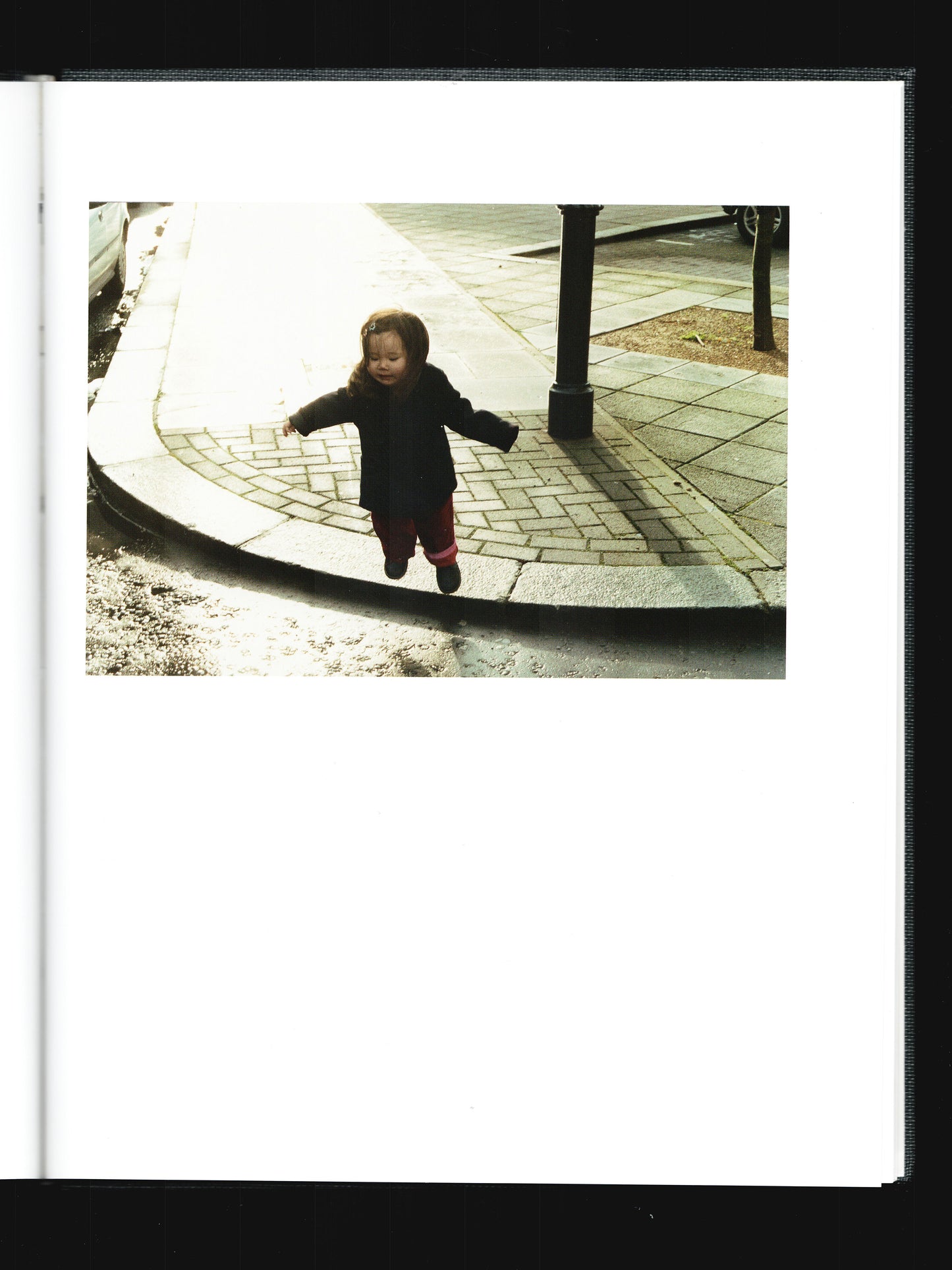 WAITING SOME BIRDS A BUS AND A WOMAN (2004)