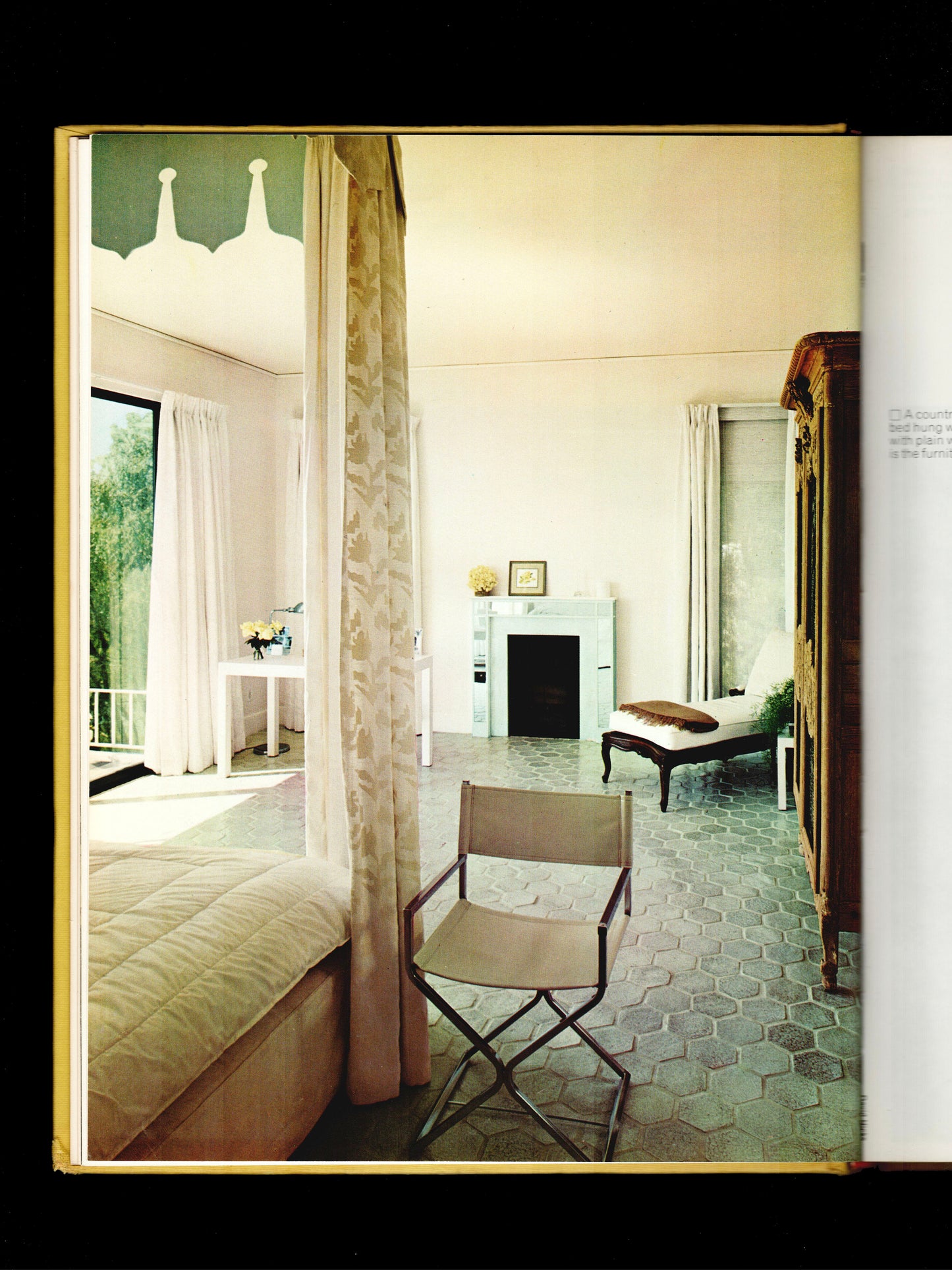 DAVID HICKS ON DECORATION WITH FABRICS (1971)