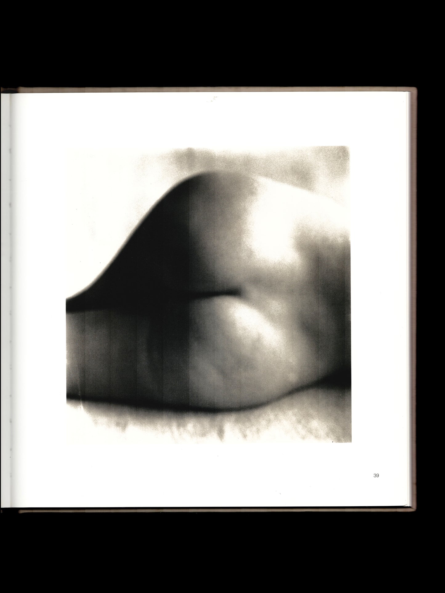 EARTHLY BODIES: IRVING PENN'S NUDES 1949-50 (2002)