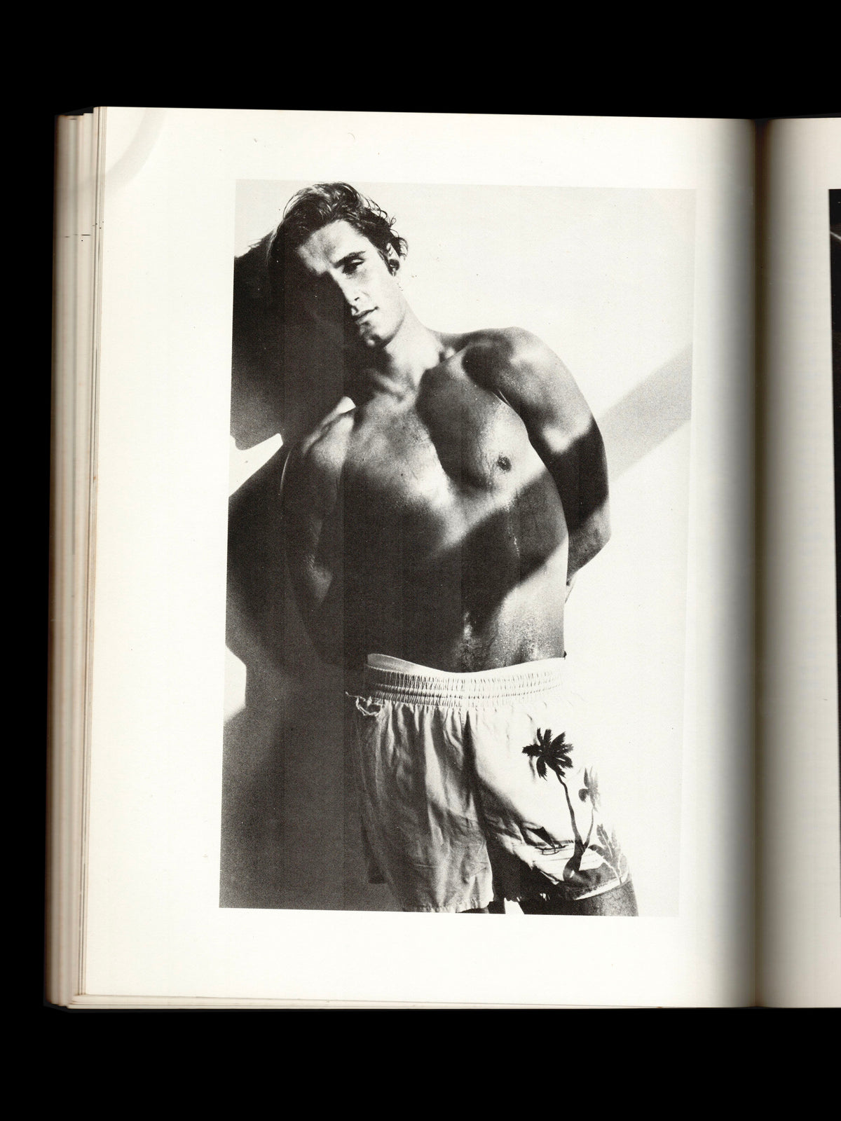 LOOKING GOOD: A GUIDE FOR MEN BY CHARLES HIX (1977)