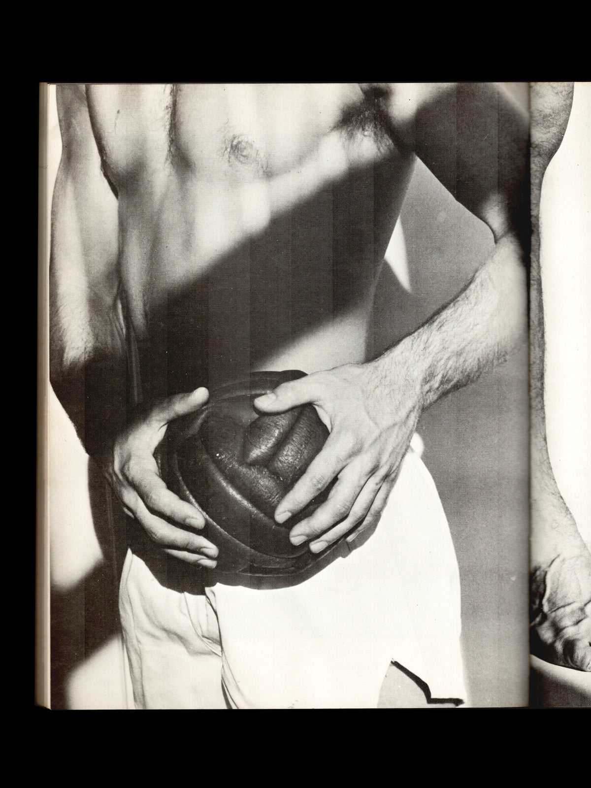 LOOKING GOOD: A GUIDE FOR MEN BY CHARLES HIX (1977)