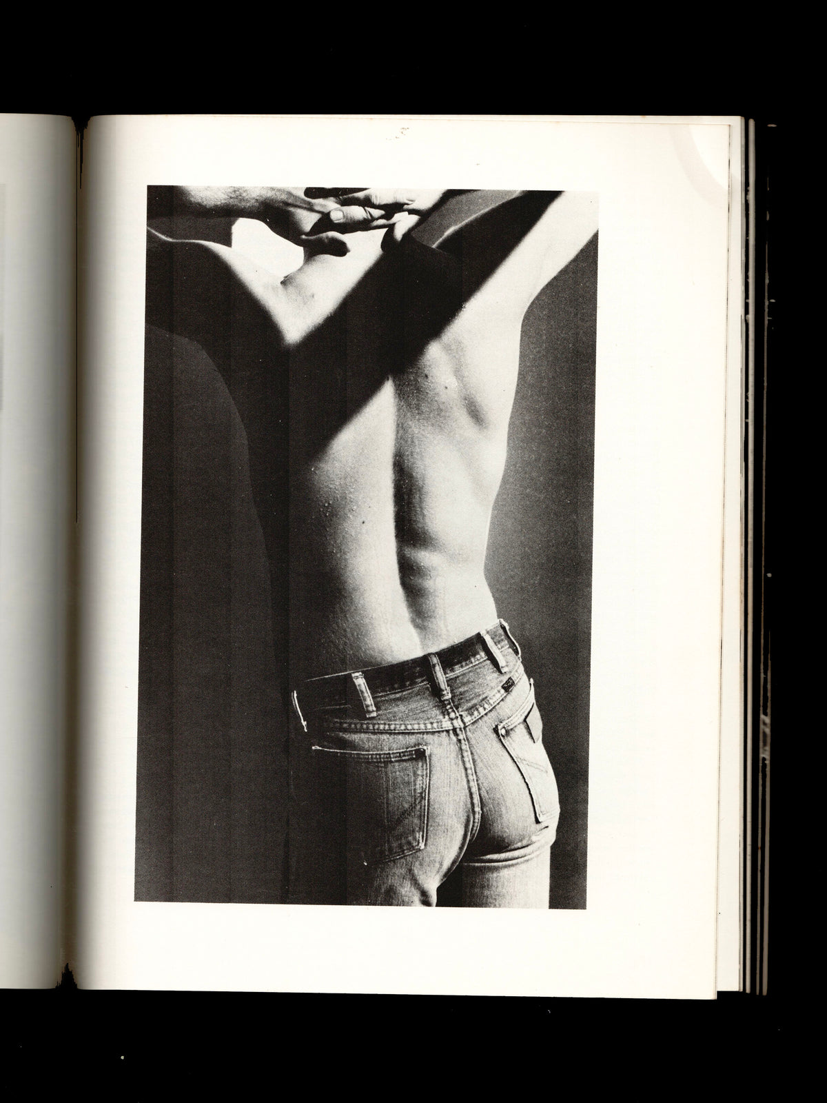 LOOKING GOOD: A GUIDE FOR MEN BY CHARLES HIX (1977)