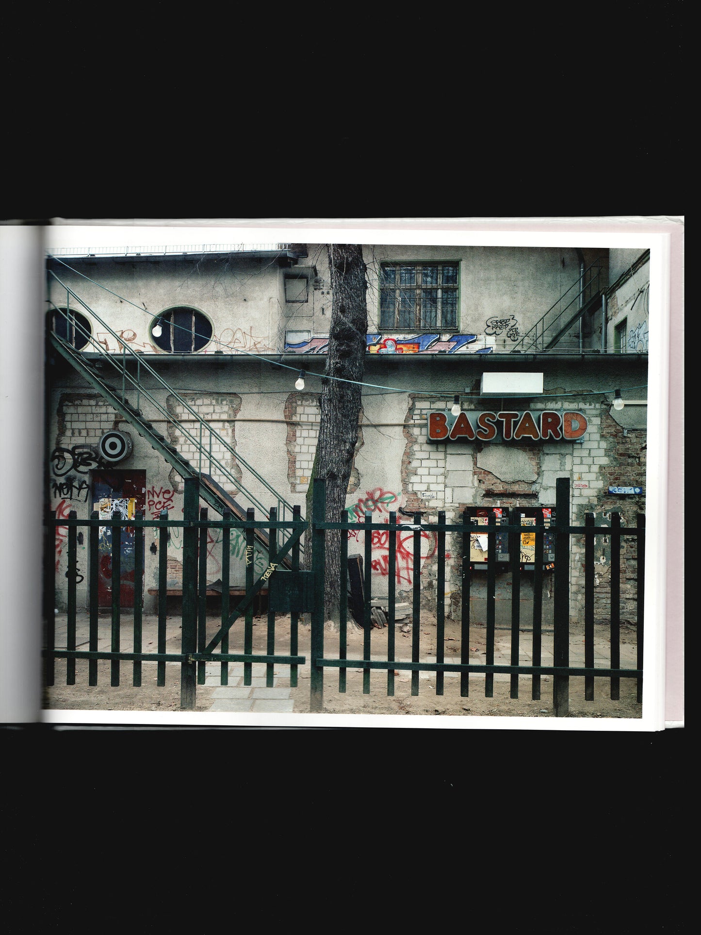 TEMPORARY SPACES (2001)