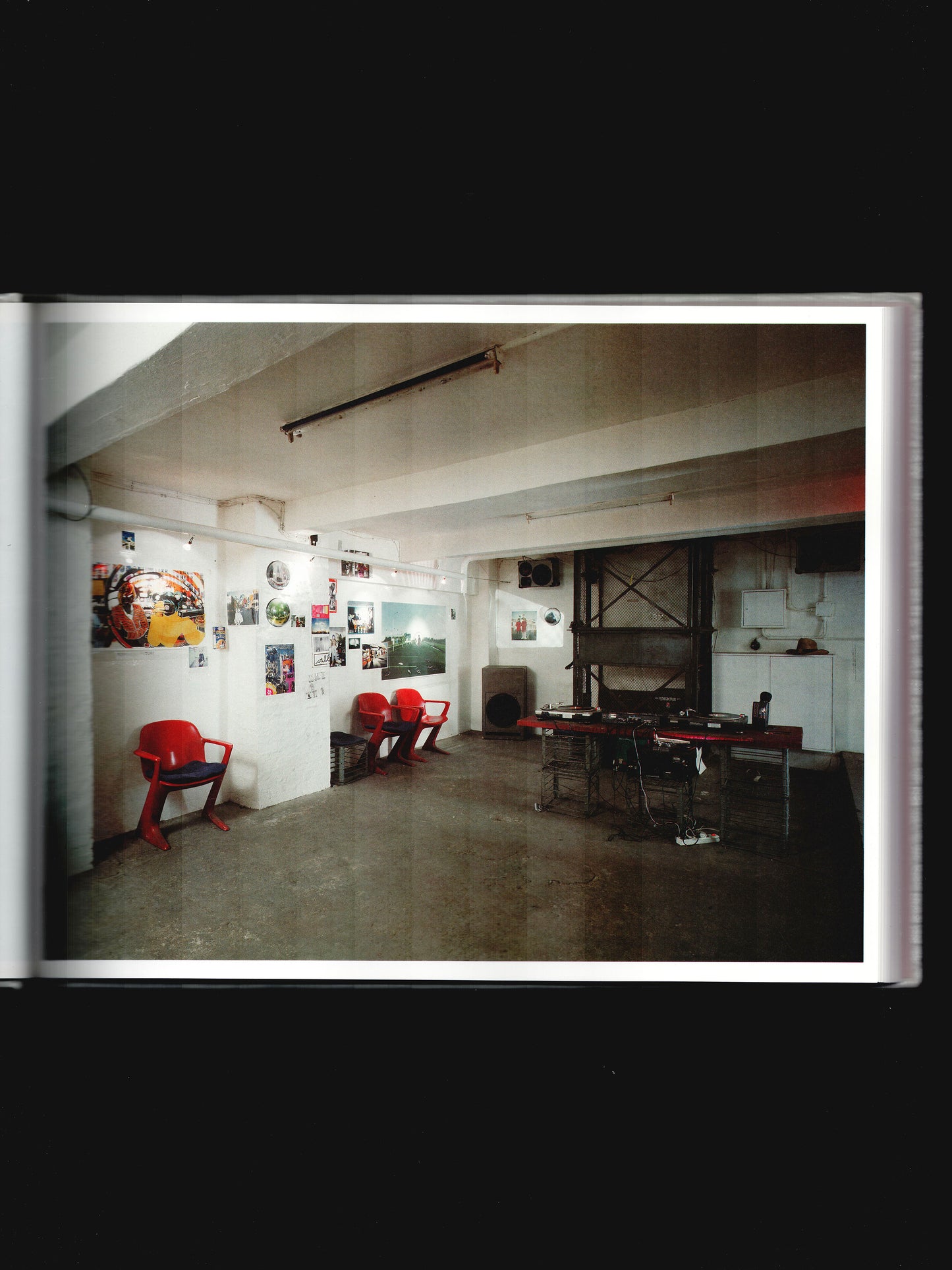 TEMPORARY SPACES (2001)