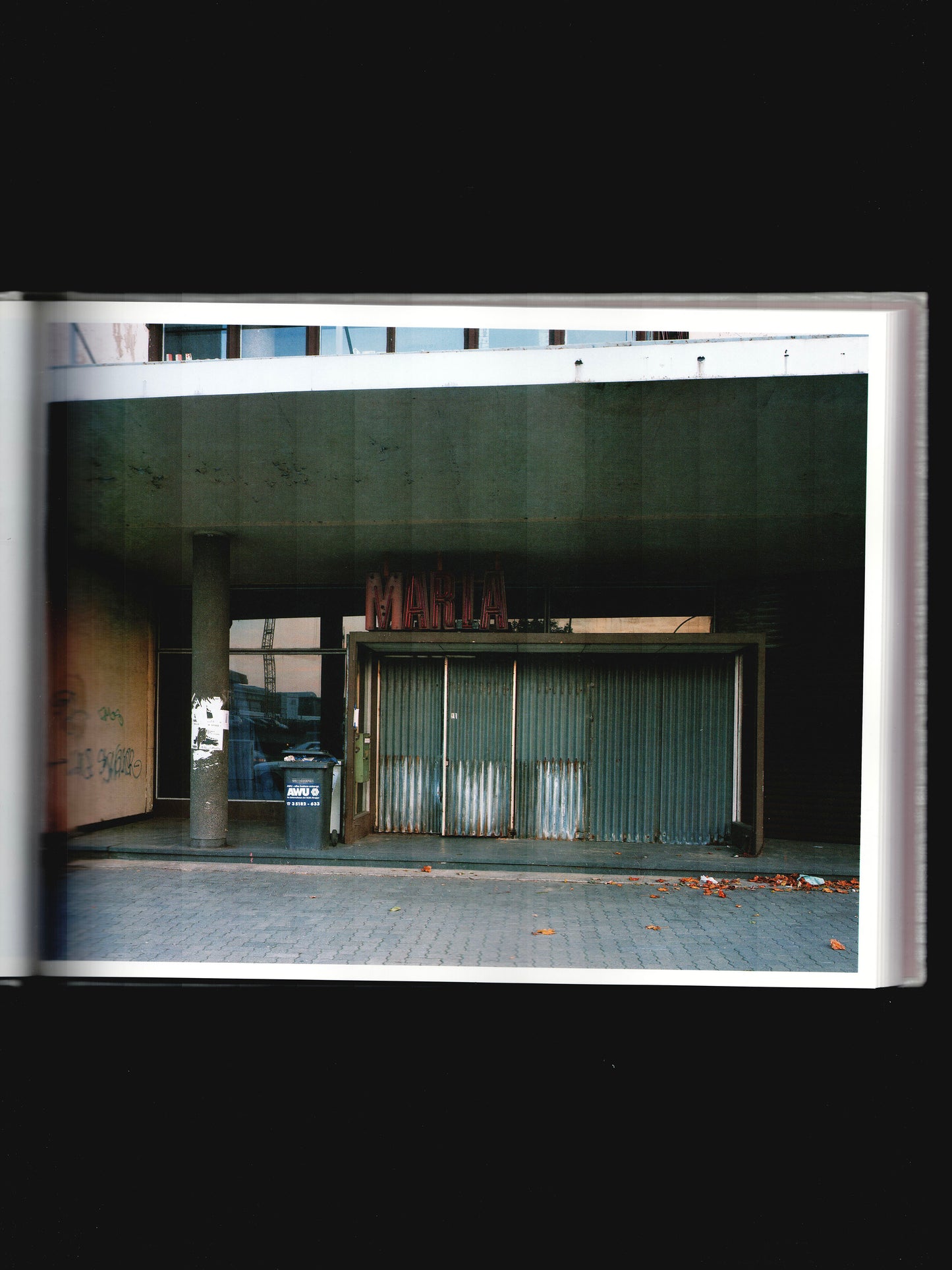 TEMPORARY SPACES (2001)