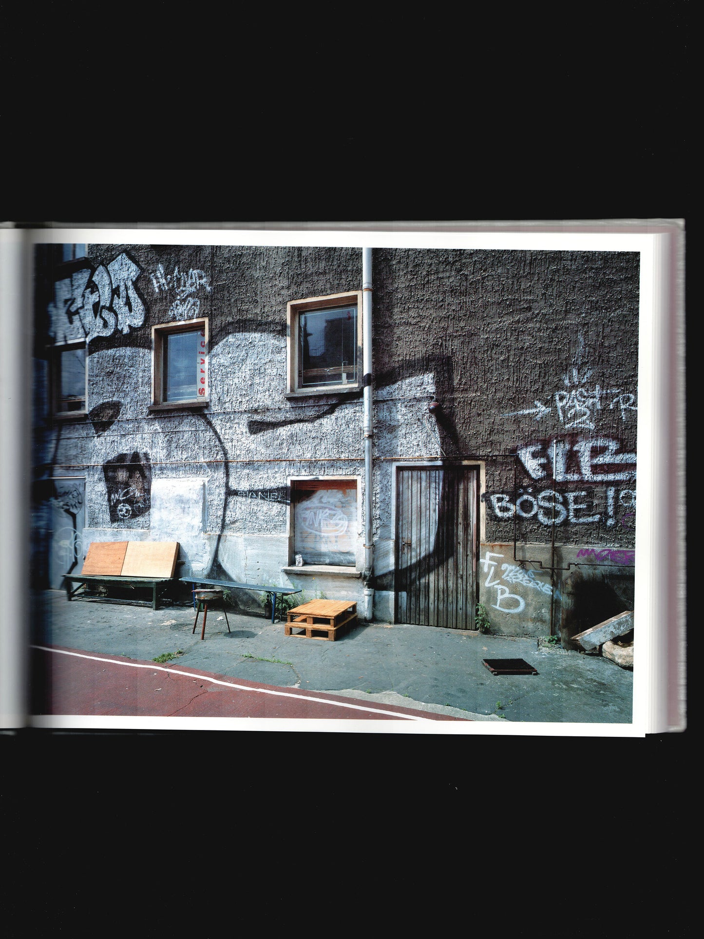 TEMPORARY SPACES (2001)