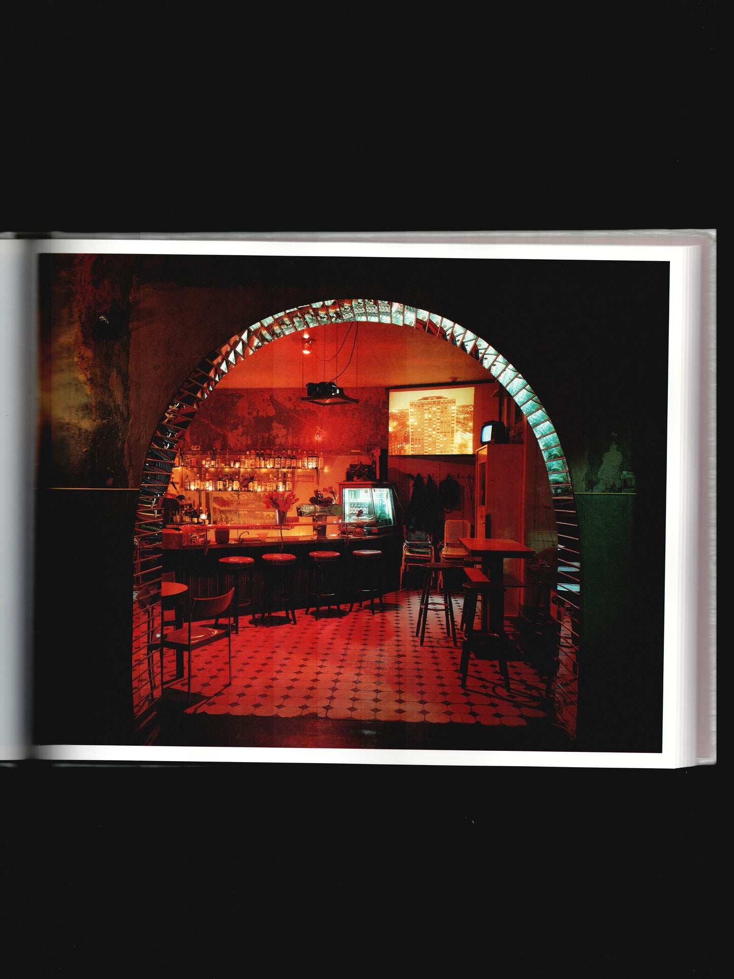 TEMPORARY SPACES (2001)