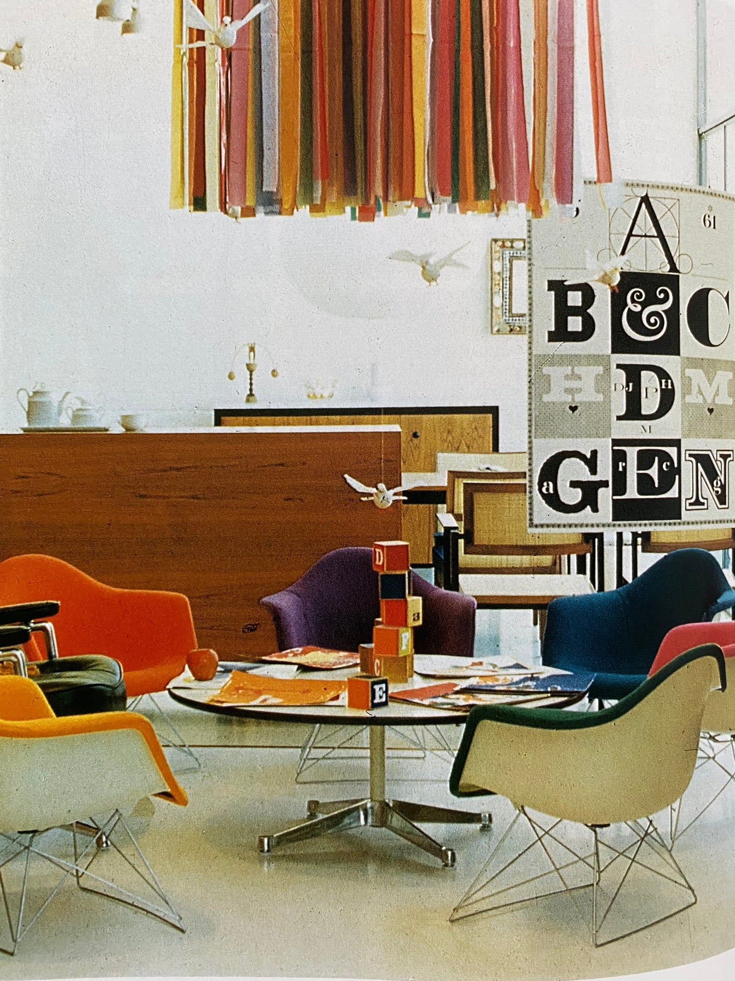 Eames Design: The Works Of The Office Of Charles And Ray Eames (1989)